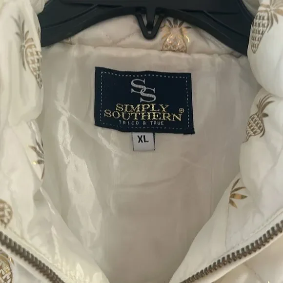 Simply Southern Pineapple Puffer Vest Size XL - Picture 3 of 4